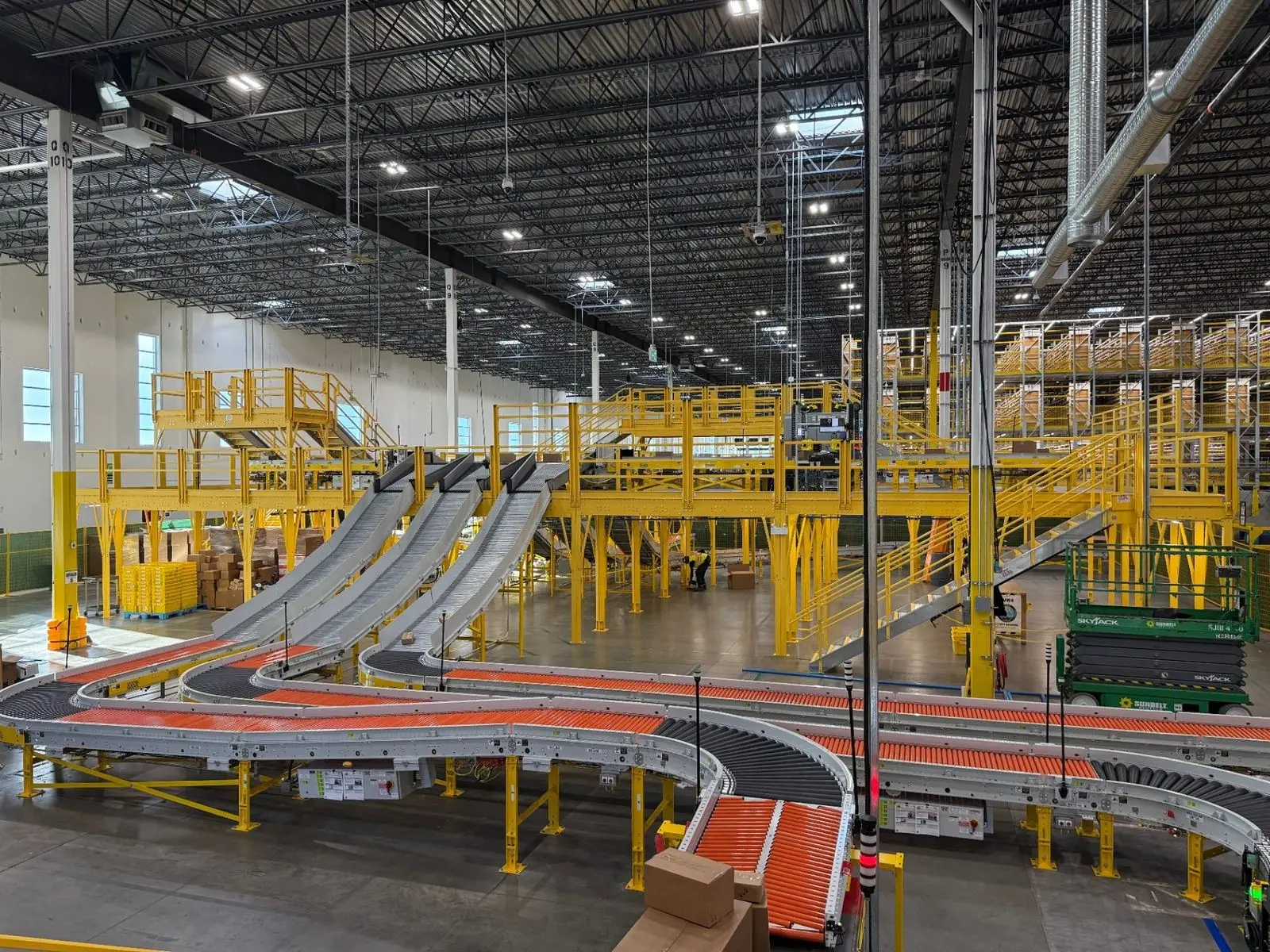 Large-scale conveyor and mezzanine system installation by MTLI